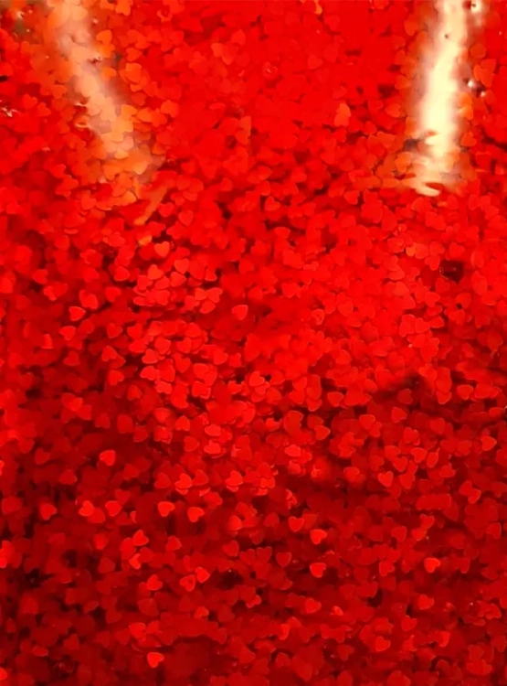 top hybrydowy z czerwonymi serduszkami 10 ml, YOSHI Pure Love Top RED, transparentny top z efektem dekoracyjnym, romantyczny manicure hybrydowy, szybkie zdobienia paznokci topem