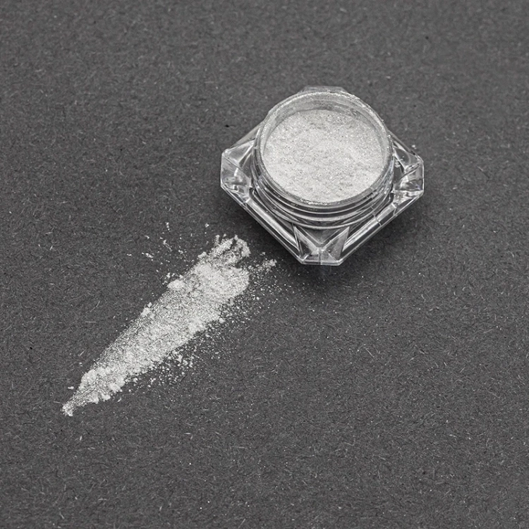 elarto-pylek-do-zdobienia-paznokci-chrome-powder-moonlight-white (2).webp