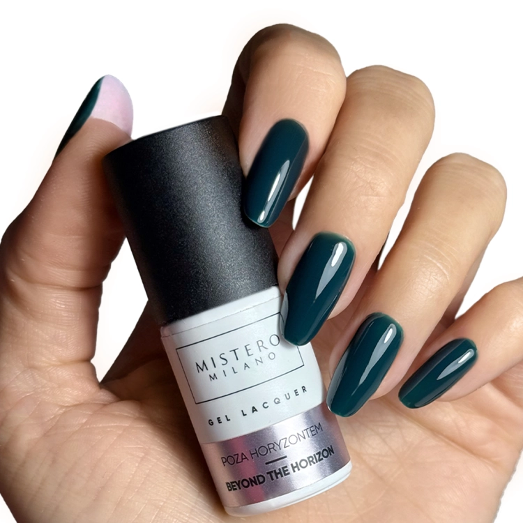 1591, Mistero Milano Poza Horyzontem, lakier hybrydowy zielony, lakier hybrydowy bez HEMA, intensywna zieleń hybryda, lakier hybrydowy 7 ml, Winter Stardust, lakier hybrydowy do salonu, NaszePaznokcie.pl