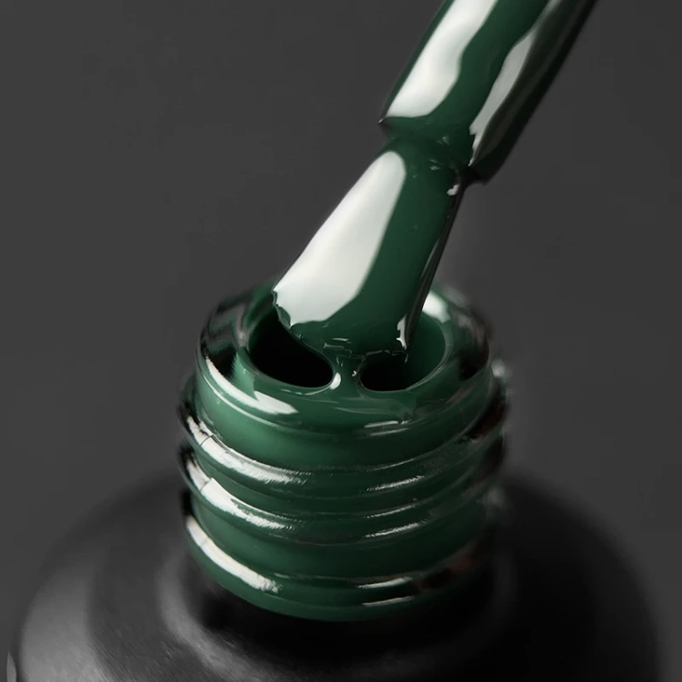 Elarto Lacogel 945, lakier hybrydowy butelkowa zieleń, lakier hybrydowy 7 ml, kolekcja Frost Class, manicure świąteczny, zieleń elegancka, NaszePaznokcie.pl