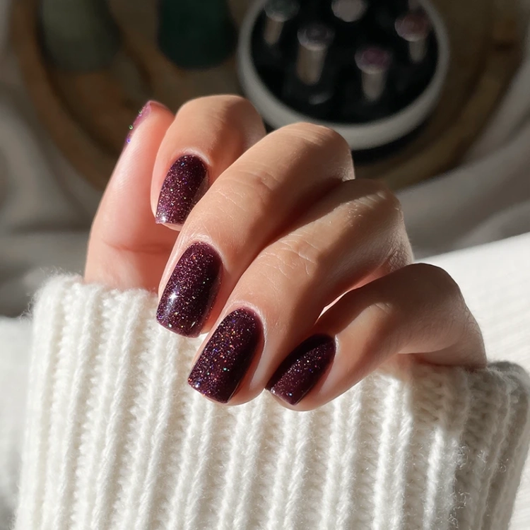 Elarto Lacogel 944, lakier hybrydowy burgund-fiolet, lakier hybrydowy z holograficznym brokatem, lakier hybrydowy 7 ml, Frost Class kolekcja, manicure hybrydowy błysk, NaszePaznokcie.pl