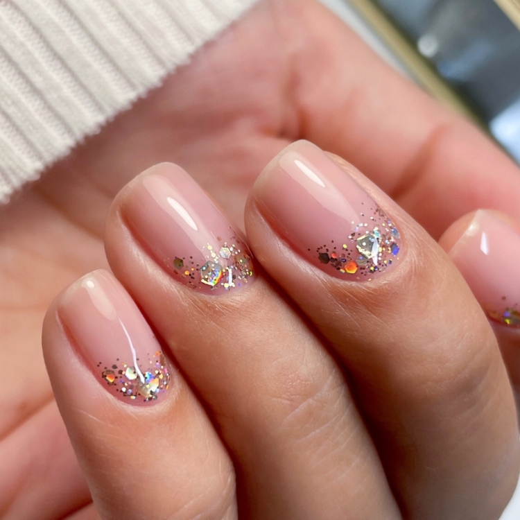 Lacogel 947 Gliterella, lakier hybrydowy złoty, lakiery hybrydowe, manicure hybrydowy, holo lakier, princess glow, trwały lakier, paznokcie hybrydowe, elart