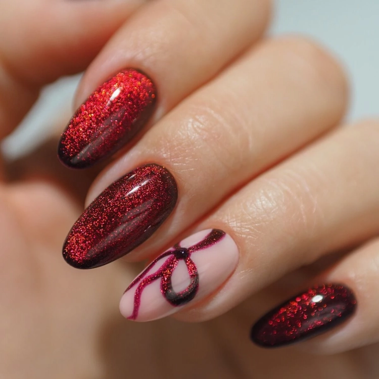 magnetyczny lakier hybrydowy czerwony, cat eye czerwony, holly berry red, lakier świąteczny paznokcie, lakier hybrydowy cat eye 3d, zimowy manicure hybrydowy, magnetyczna czerwień paznokcie