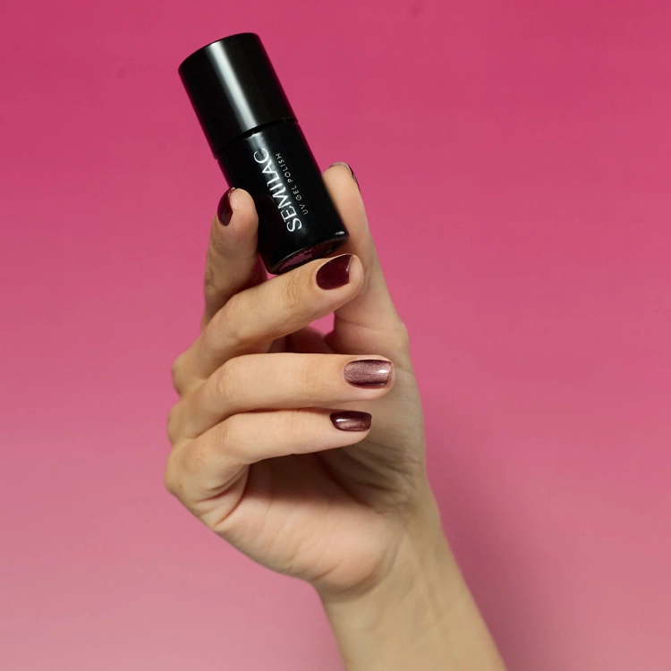 chocolate gloss lakier hybrydowy, magnetyczny lakier brązowy, lakier cat eye gloss, aksamitny lakier hybrydowy, elegancki manicure magnetyczny, lakier hybrydowy 3D, czekoladowy lakier hybrydowy, magnetyczny efekt gloss