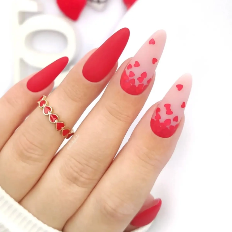 top hybrydowy z czerwonymi serduszkami 10 ml, YOSHI Pure Love Top RED, transparentny top z efektem dekoracyjnym, romantyczny manicure hybrydowy, szybkie zdobienia paznokci topem