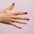 lakier hybrydowy Semilac Magnetic Raspberry 795, efekt cat eye magnetic, czerwony lakier hybrydowy z efektem flash, trwały lakier hybrydowy do salonów manicure