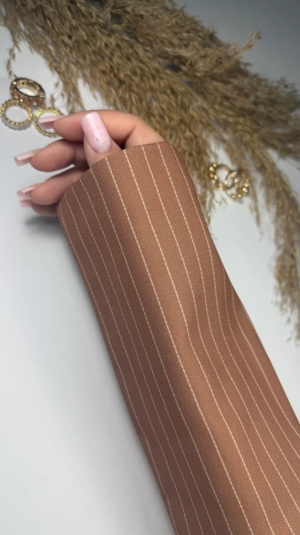 mankiet cynamonka marynarkowy, mankiet do zdjęć paznokci, akcesoria manicure do sesji zdjęciowych, dodatek do prezentacji stylizacji paznokci, elegancki mankiet mani pedi