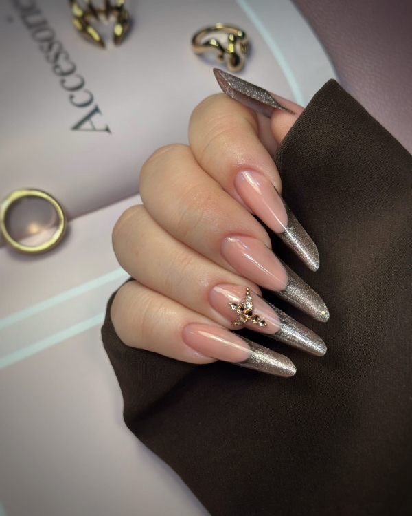 mankiet do zdjęć paznokci, Mankiet CZOKO, dodatek do zdjęć manicure, fotografia paznokci, profesjonalne zdjęcia paznokci, akcesoria dla stylistek paznokci, estetyczne ujęcia manicure, mankiet stylizacji paznokci