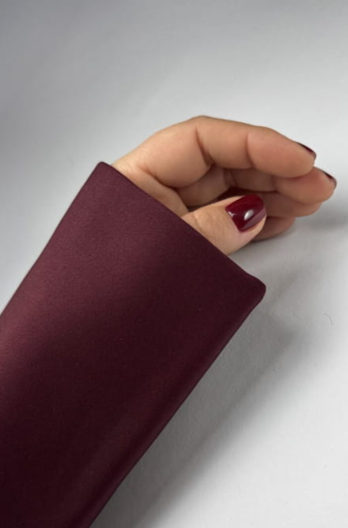 mankiet K Tyrka wino, mankiet do zdjęć paznokci premium, akcesoria stylistki paznokci Polska, mankiet fotograficzny manicure, profesjonalne dodatki do zdjęć paznokci