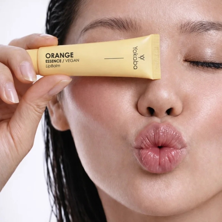 Yokaba Orange Essence Vegan Lip Balm, wegański balsam do ust, balsam do ust z pomarańczą, nawilżający balsam do ust 15 ml, balsam do ust z olejem awokado