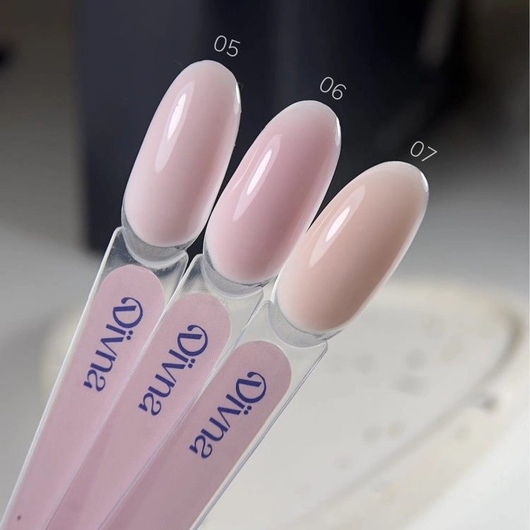 DIVNA Frame Builder Gel 07 15 g, pastelowy różowy żel budujący, żel budujący z brokatem, samopoziomujący żel do paznokci, żel do przedłużania paznokci, profesjonalny żel DIVNA, różowy żel z folią, delikatny róż na paznokcie.