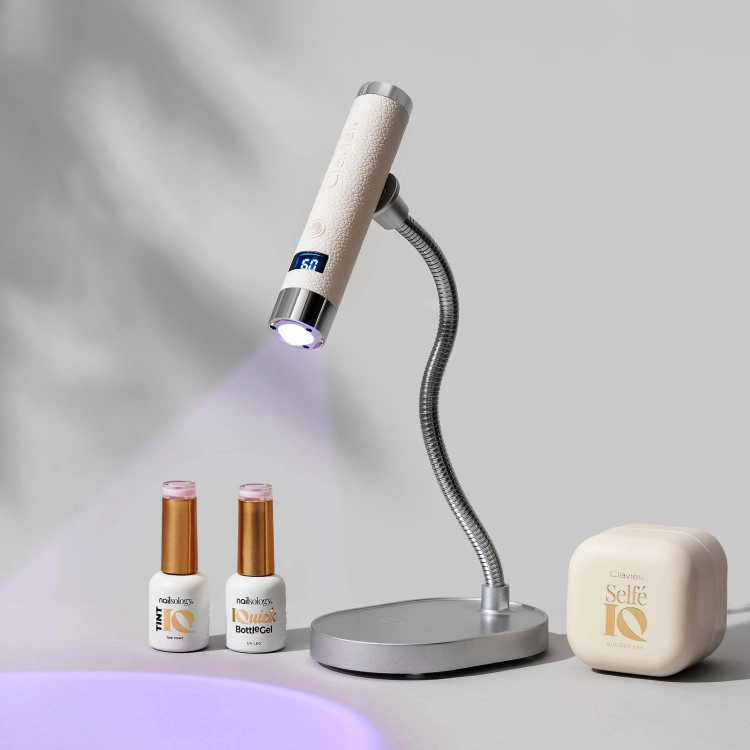Clavier Lampa LED/UV Mono IQ Sense — lampa w pracy
