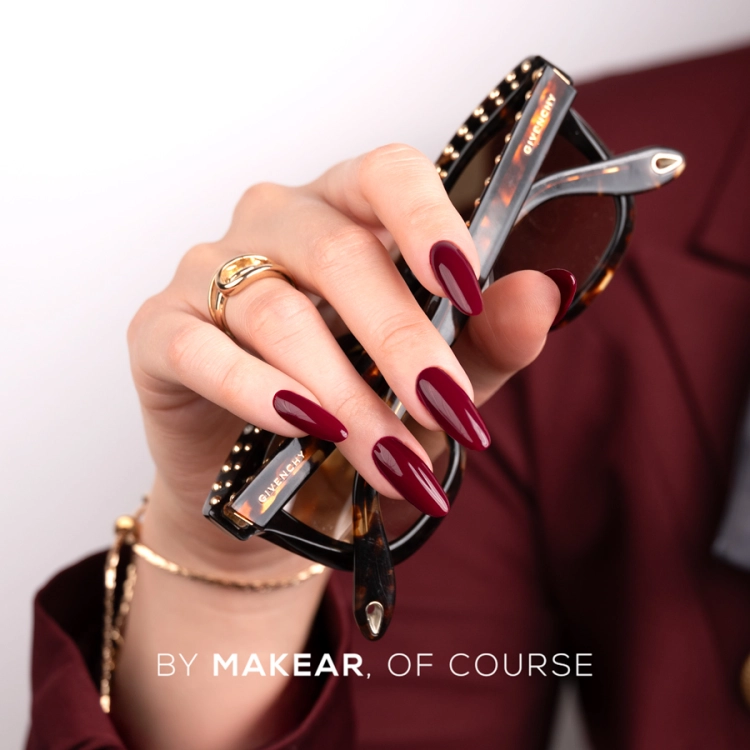 Makear 960 głębokie bordo — stylizacja paznokci