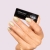 Semilac 732 Pistachio Latte Gloss 7 ml — kolor na dloni z butelka