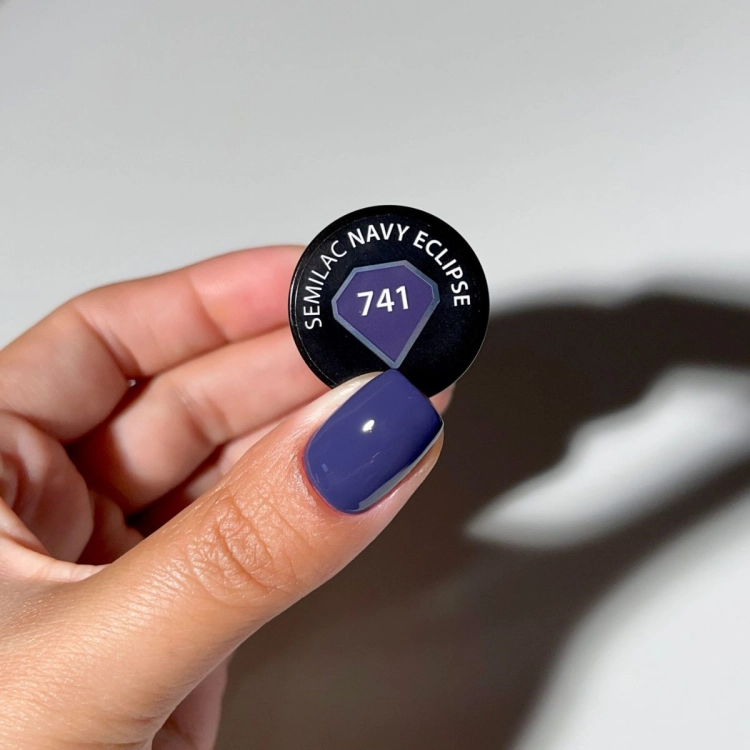 Semilac 741 Navy Eclipse 7 ml — kolor na paznokciu