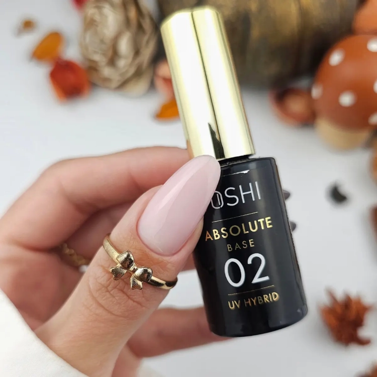 Yoshi Absolute Base No2 10 ml — odcień na paznokciach