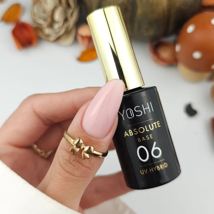 Yoshi Absolute Base No6 10 ml — odcień na paznokciach