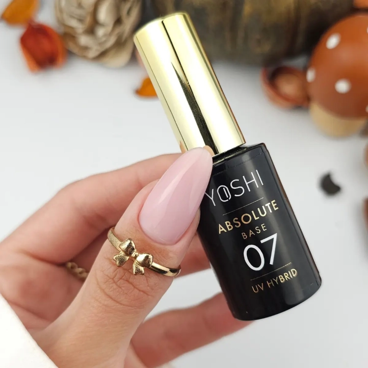 Yoshi Absolute Base No7 10 ml — odcień na paznokciach