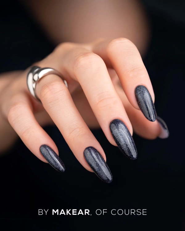 Makear Magnetic Fall Cat Eye & Flash MC01 8ml — smuga Cat Eye na paznokciach